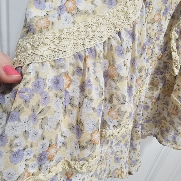 Floral Lace-Trimmed Jumpsuit - Picture 12 of 16